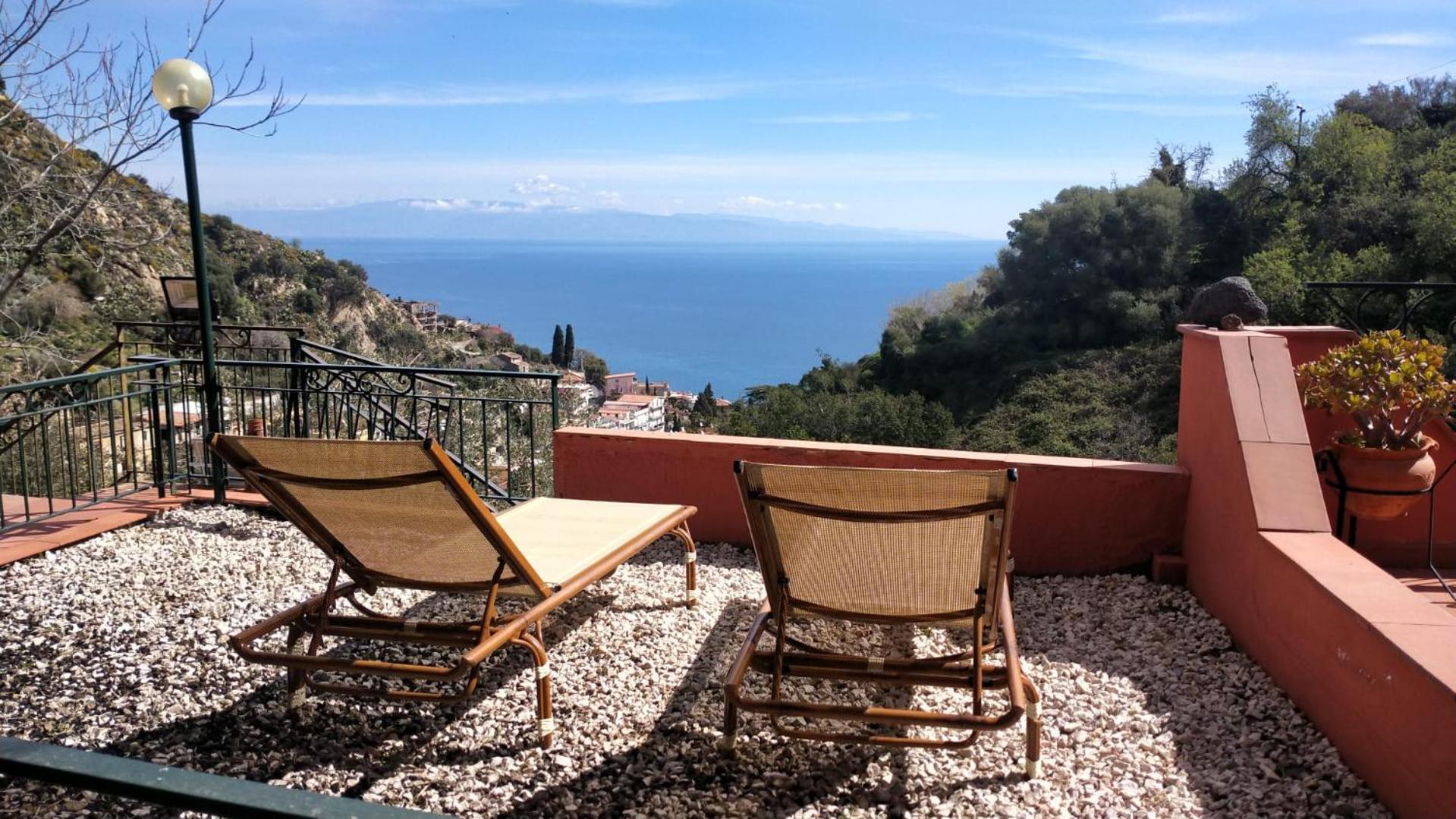 Villa Vittorio - Splendid Panoramic Sea View Terrace Taormina Bagian luar foto